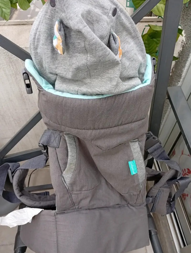 Mochila porta bebé gris ergonómica infantino - 2