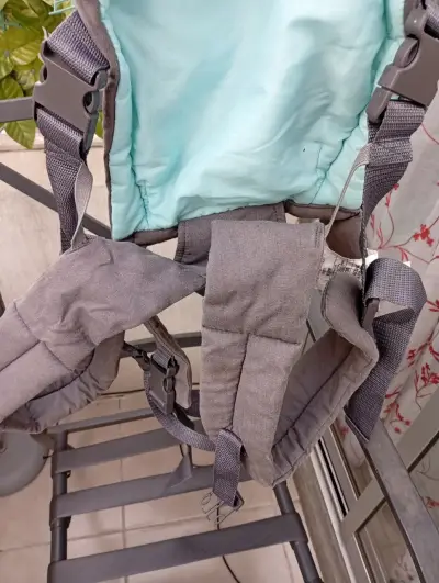 Mochila porta bebé gris ergonómica infantino - miniatura 6