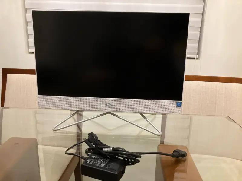 Monitor HP todo en uno 2022 Pentium Silver - 1