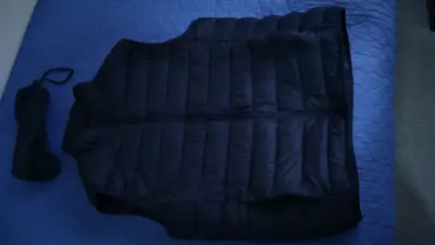 Chaqueta acolchada negra sin mangas para hombre - miniatura 1
