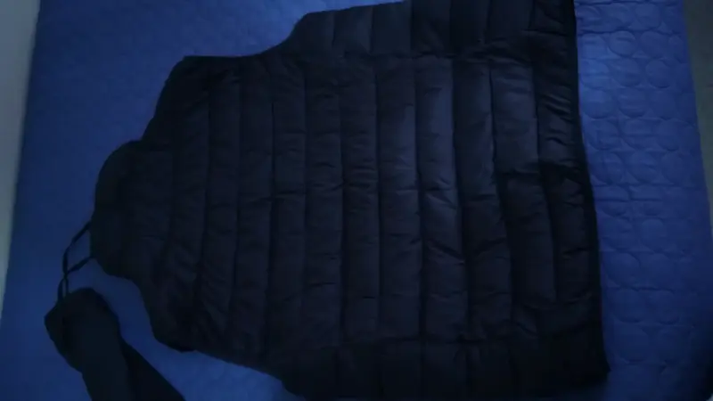 Chaqueta acolchada negra sin mangas para hombre - 2
