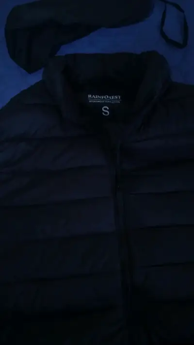 Chaqueta acolchada negra sin mangas para hombre - miniatura 3