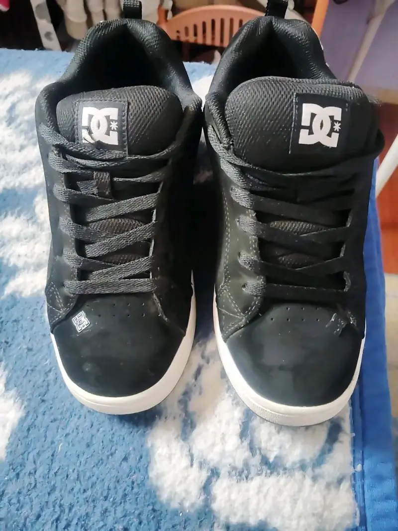 Zapatillas DC negras y blancas - 2