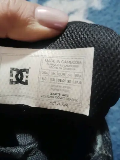 Zapatillas DC negras y blancas - miniatura 3