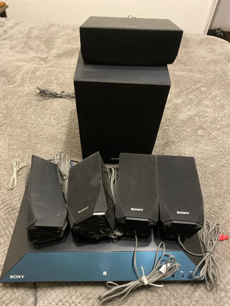 Sistema de sonido Sony con parlantes - 3