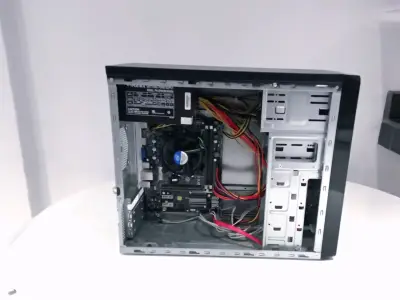 Computadora de escritorio - miniatura 1