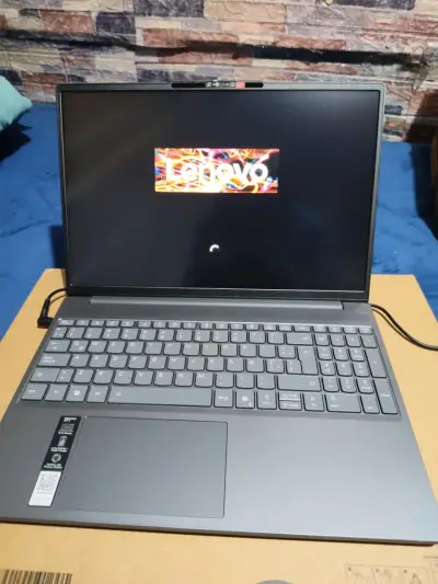 Laptop Lenovo nuevo con caja - miniatura 2