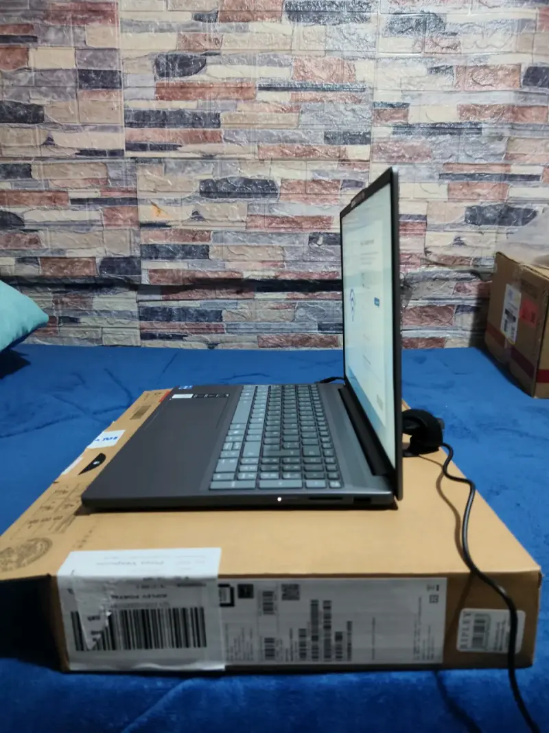 Laptop Lenovo nuevo con caja - 4