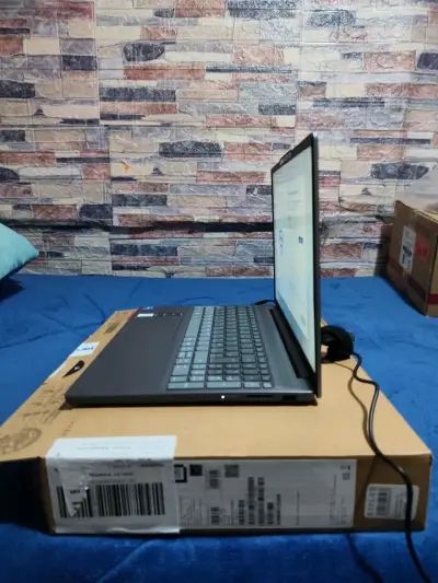 Laptop Lenovo nuevo con caja - miniatura 4
