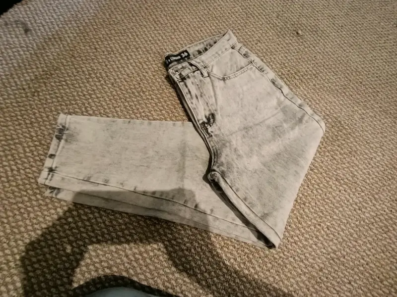 Jeans gris desgastado