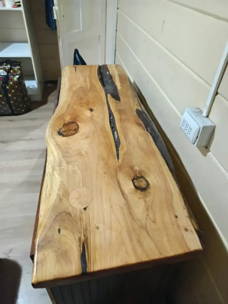 Mesa de madera rústica - 1