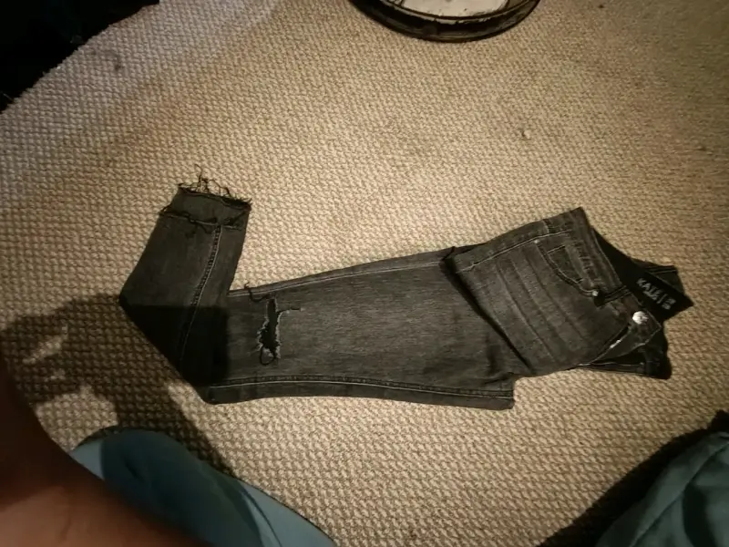 Jeans negros desgastados