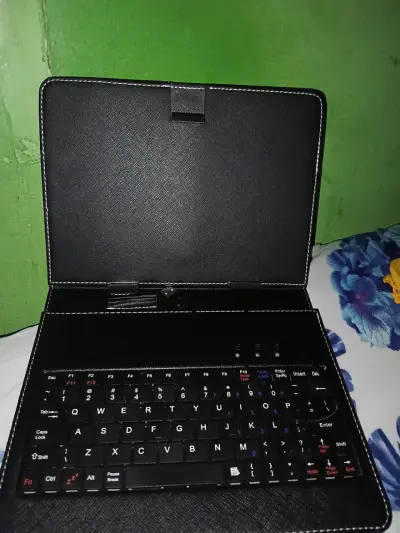 Funda con teclado para tablet - miniatura 1