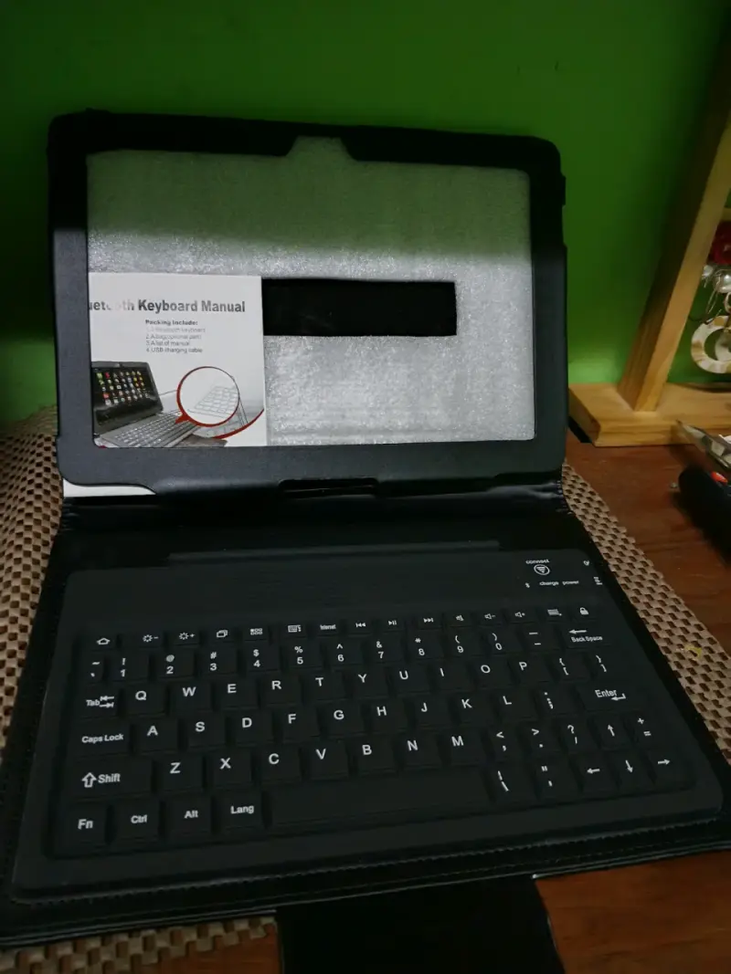 Funda con teclado para tablet - 2