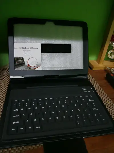 Funda con teclado para tablet - miniatura 2