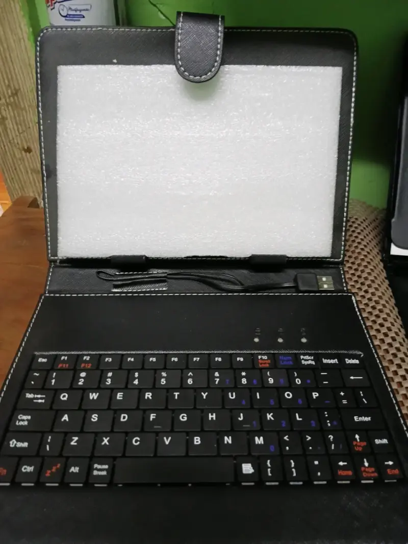 Funda con teclado para tablet - 4