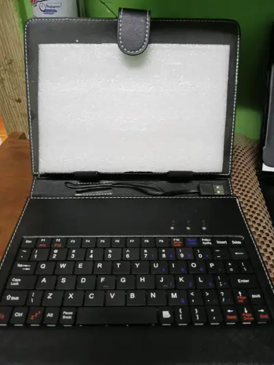 Funda con teclado para tablet - miniatura 4