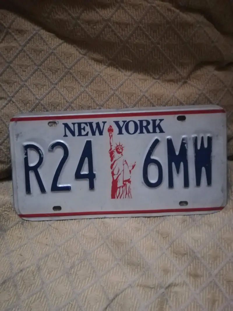 Placa de auto New York.    C/U - 3