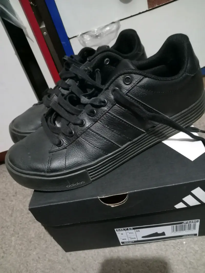 Zapatillas negras Adidas Daily 4.0