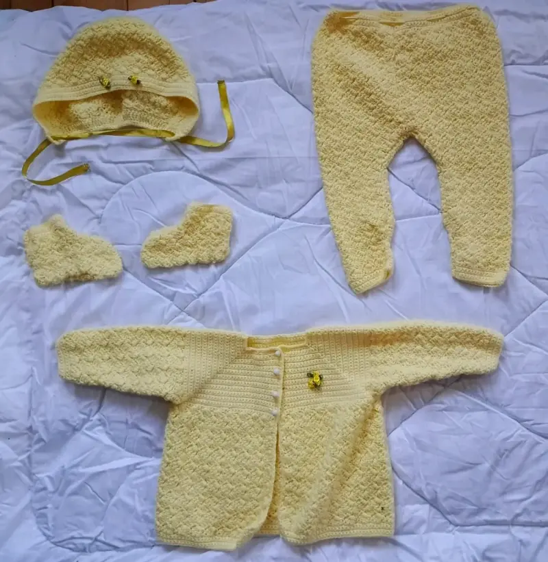 Conjunto tejido bebé amarillo Recién Nacido