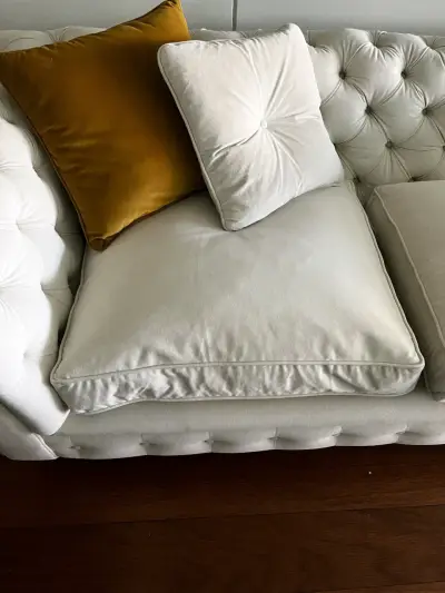 Sofá Chesterfield blanco elegante - miniatura 3