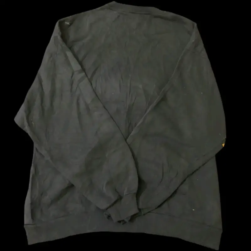 Polerón negro con diseño gráfico - 2