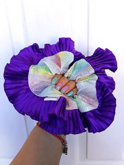 Moño scrunchie morado brillante - miniatura 1