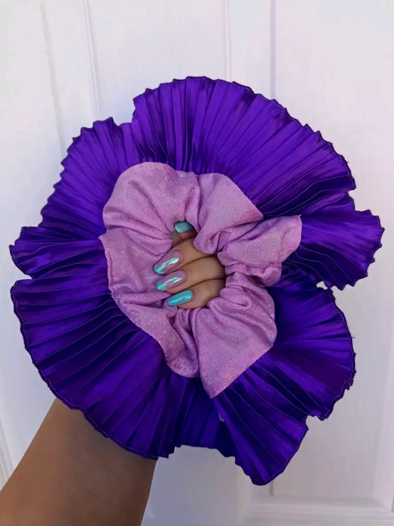 Moño scrunchie morado brillante - 5