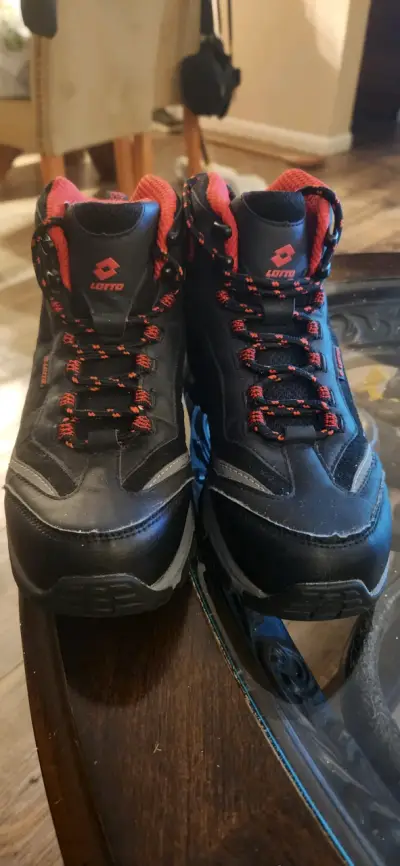 Botas negras de trekking - miniatura 3