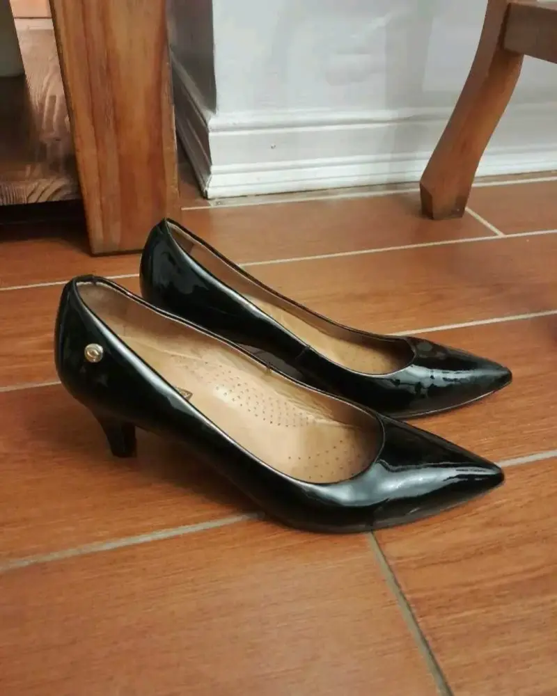Zapatos de charol negro gacel - 1