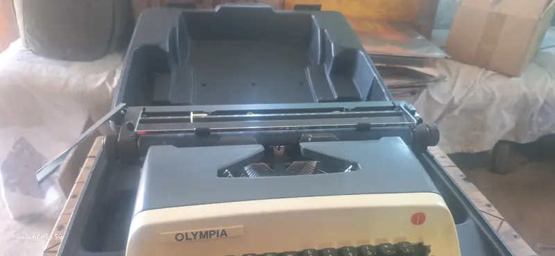 Máquina de escribir Olympia vintage - 2