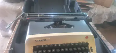 Máquina de escribir Olympia vintage - miniatura 4