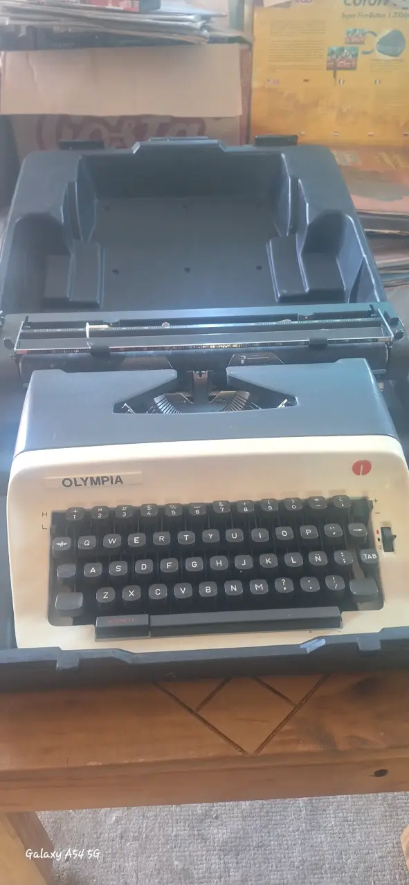 Máquina de escribir Olympia vintage - 5
