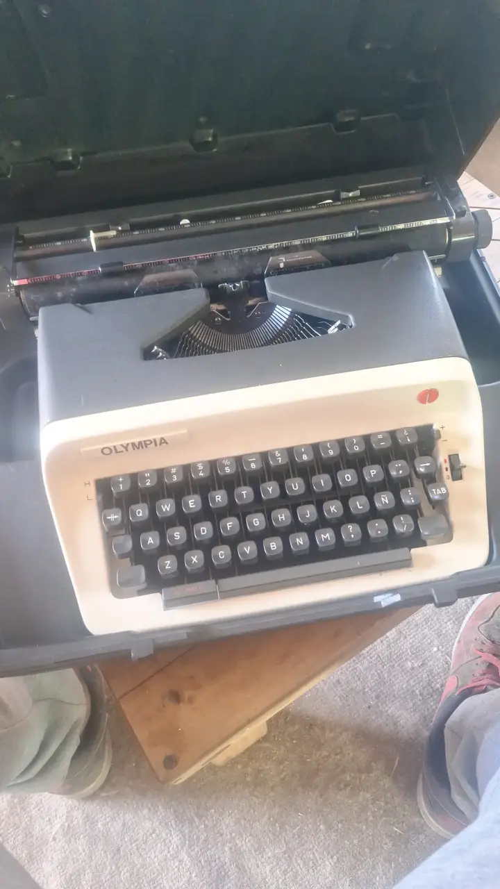 Máquina de escribir Olympia vintage - 6