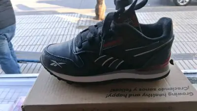 Zapatilla deportiva negra Reebok - miniatura 1