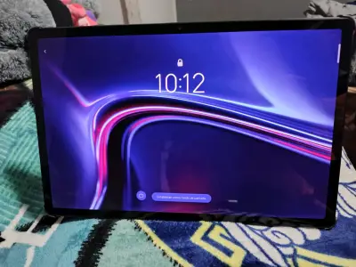 Tablet con pantalla grande - miniatura 1