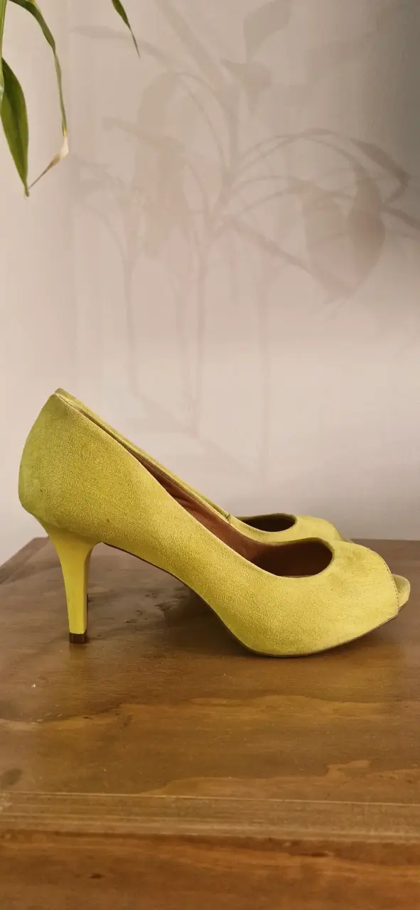 Zapatos tacón abiertos amarillos - 2