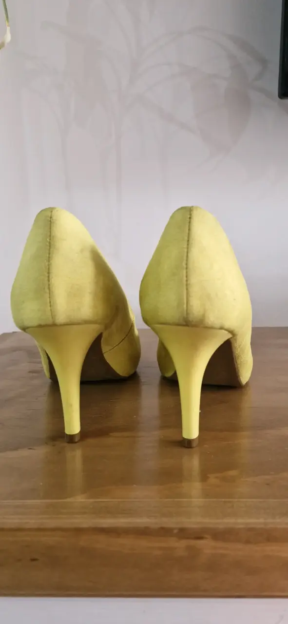 Zapatos tacón abiertos amarillos - 3