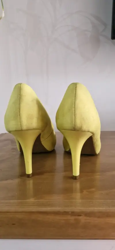 Zapatos tacón abiertos amarillos - miniatura 3