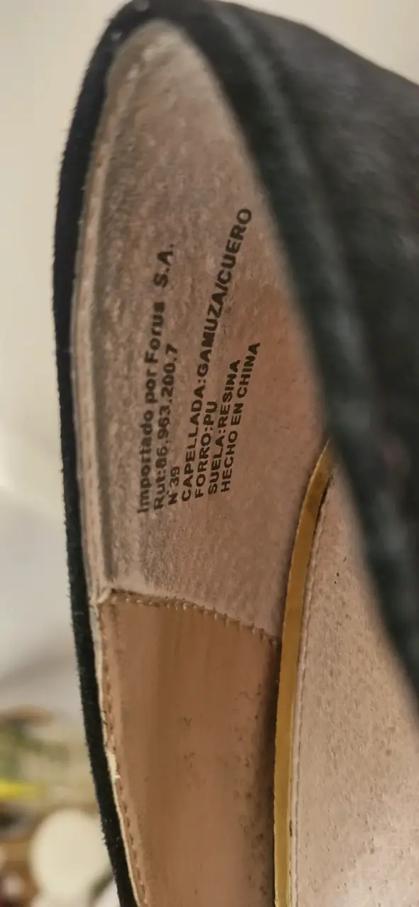 Tacones negros con punta brillante - 3