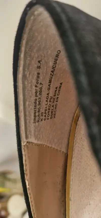 Tacones negros con punta brillante - miniatura 3