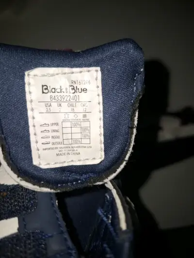 Zapatitos azul y blanco para bebé - miniatura 3