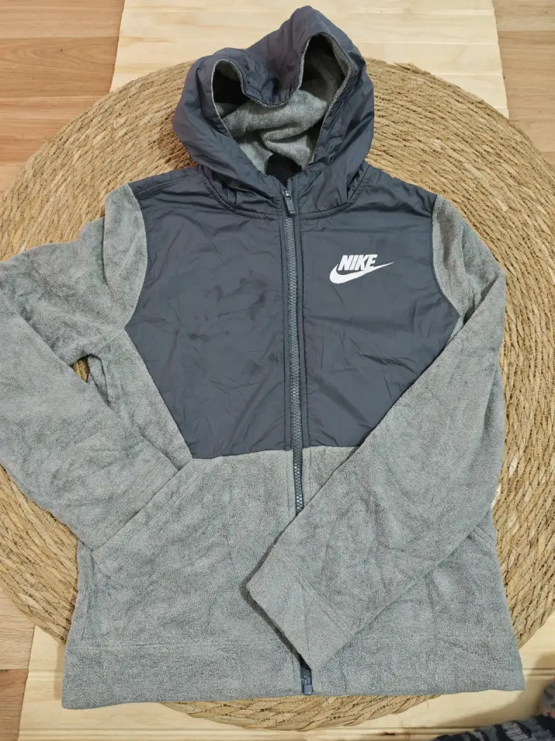 Chaqueta Nike gris con capucha - 1