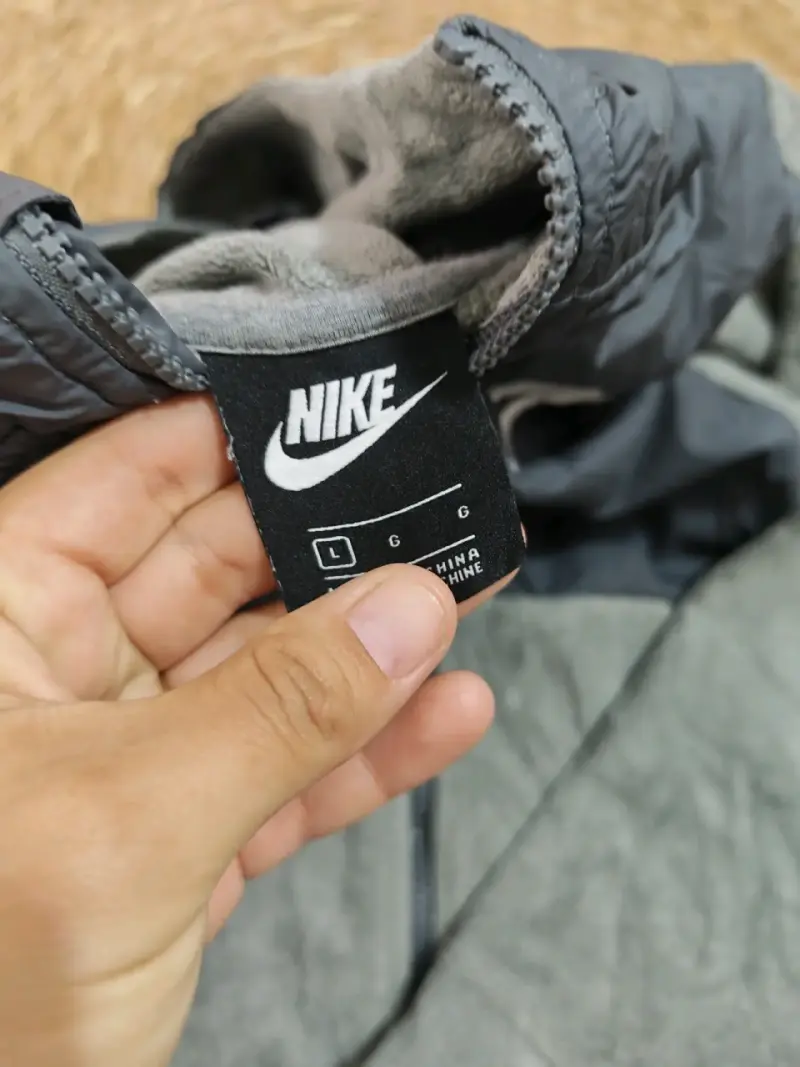 Chaqueta Nike gris con capucha - 3