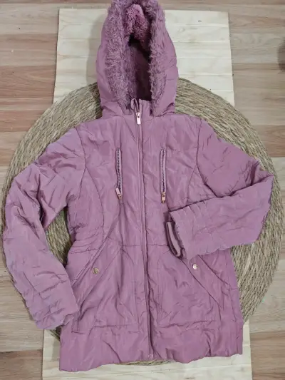 Chaqueta rosada con capucha - miniatura 1