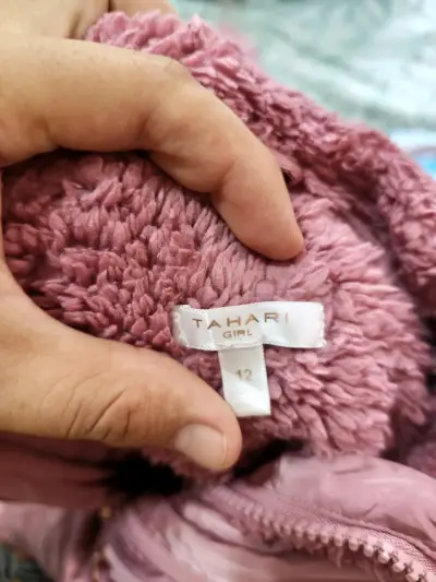 Chaqueta rosada con capucha - miniatura 3