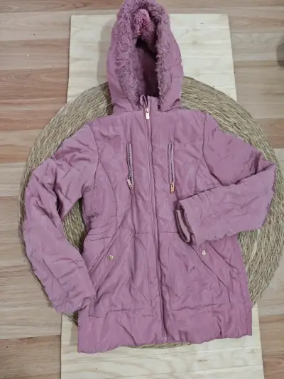 Chaqueta rosada con capucha - miniatura 4