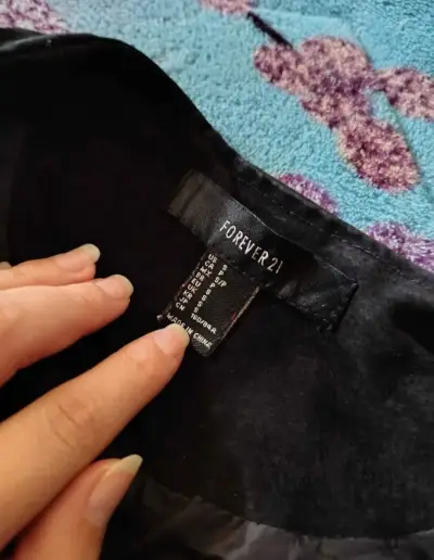 Chaqueta negra con cierre - miniatura 2