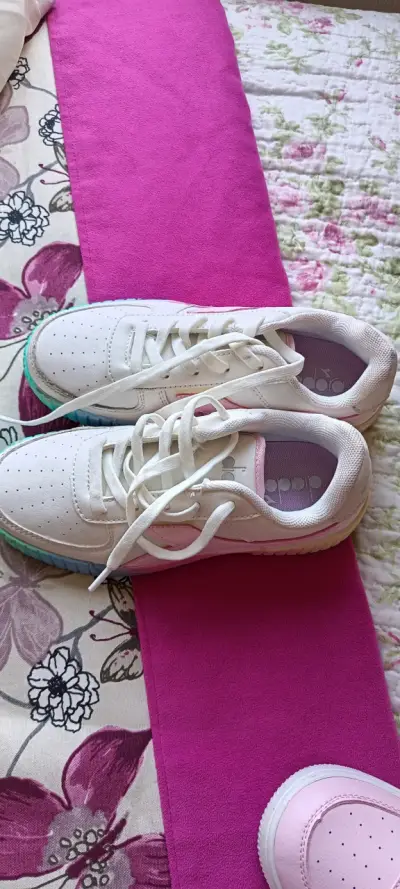 Zapatillas blancas deportivas - miniatura 1