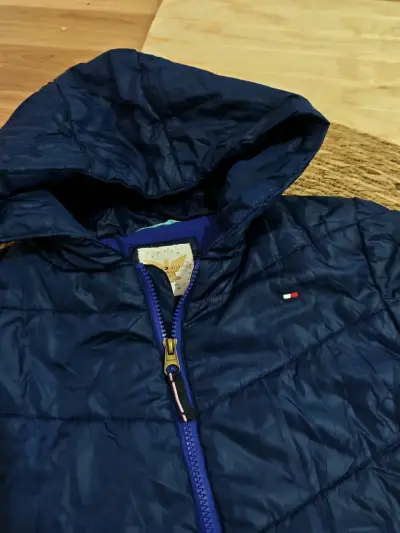Chaqueta Tommy  azul con capucha - miniatura 1